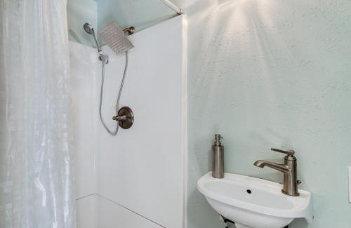 Issaquah Villa | Water front Oasis