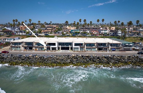 Townsite House | Water Front Spectacular Ocean View Large Balcony AC Pet Friendly
