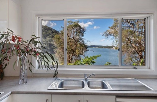 Horsfield Bay House | Water-Front Wonder Near Woy Woy