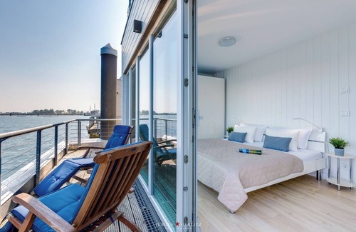 Olpenitz House | Water house "Klabautermann": Baltic Sea vacation with roof terrace & sauna - dogs allowed