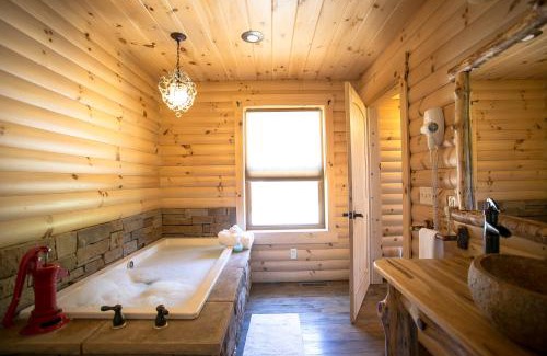 Millersburg House | Water Lily Cabin by Amish Country Lodging