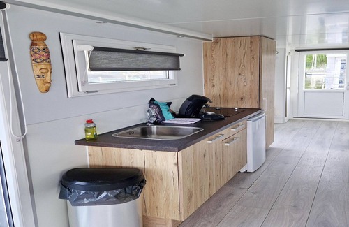 Naarderbos Boat Rental | Water Lodge in Naarden with Marina Views