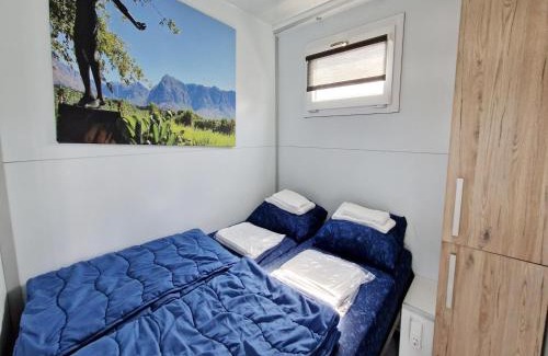 Naarderbos Boat Rental | Water Lodge in Naarden with Marina Views
