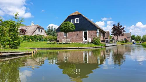 Boeicop House | Water & Meadow cottage in Central Holland 2A & 2C