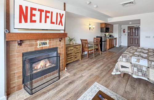 Vernon Condo | Water Park (Next Door) Pool Hot Tubs Sauna Gym Distant Mountain Views #241