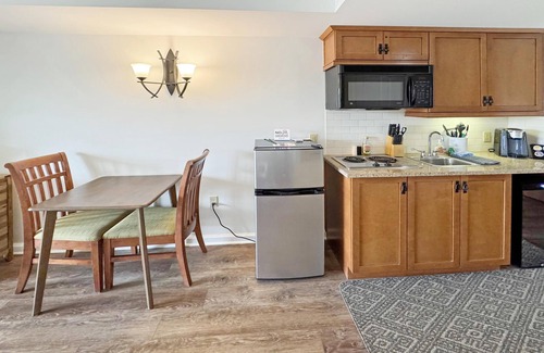 Vernon Condo | Water Park (Next Door) Pool Hot Tubs Sauna Gym Distant Mountain Views #241