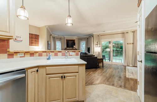 Vernon Condo | Water Park (Next Door) Pool Hot Tubs Mtn Creek Wineries #07-11M