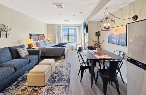 Vernon Condo | Water Park (Next Door) Pool Hot Tubs Sauna Gym Stunning Sunsets #263