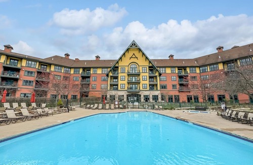 Vernon Condo | Water Park (Next Door) Pool Hot Tubs Sauna Gym Deck Stunning Mountain Views #324