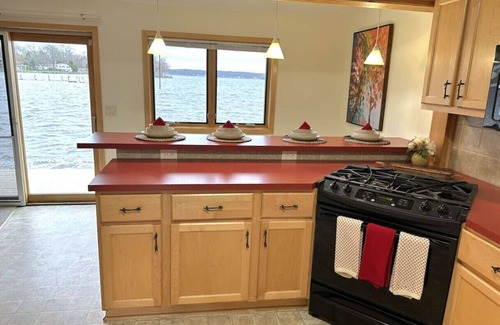 Colgate House | Water`s Edge Cottage