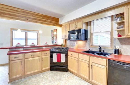 Colgate House | Water`s Edge Cottage