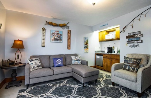 Big Cedars Apartment | Water's Edge Greets You-Ground-Level Suite-Dog Friendly-Free Tickets-Cmty HotTub!