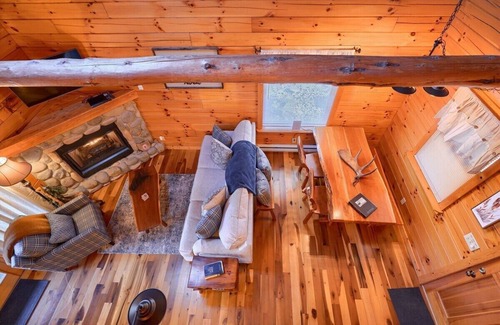 Logan Cabin | Water's Edge | Hocking Hills