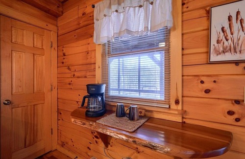 Logan Cabin | Water's Edge | Hocking Hills