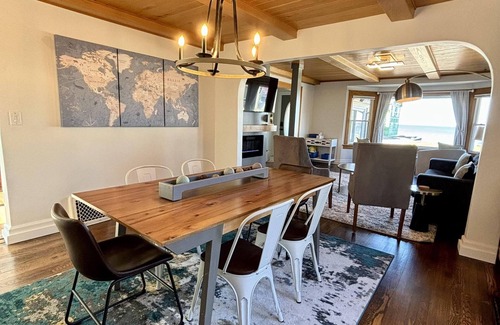 Bluffton House | Water's Edge tranquil getaway near two lakes