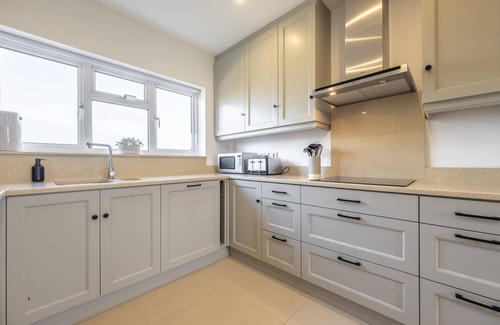 Ipswich Cottage | Water sports and cycling getaway -The Lake House