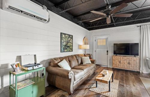 Biloxi Apartment | Water Street Retreat Walk To Casinos, Restaurants