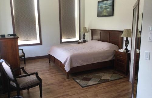 Queens Square Hotel | Water Suites
