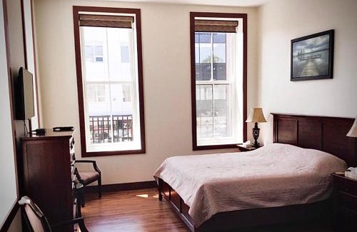 Queens Square Hotel | Water Suites