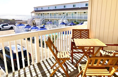 Culloden Shores Apartment | Water &Sunset views POOL mint studio Balcony SLEEP 5 walk2 beach harbor dock