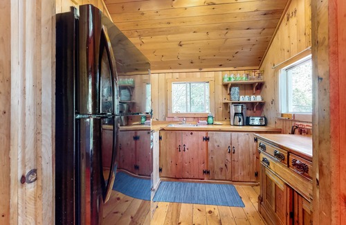 Wasaga Beach Cottage | Water-view 2-story cottage with grill, heated outdoor pool