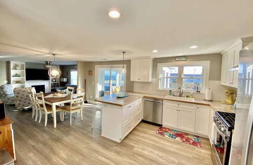 Carteret County House | Water View&Access~ Game Room~Sunrise~Beach~Kayak Fishing~Close to Ferry~Sleeps 6