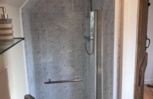 Goldhanger Cabin | Water view, Cosy Peaceful Countryside Getaway Lodge