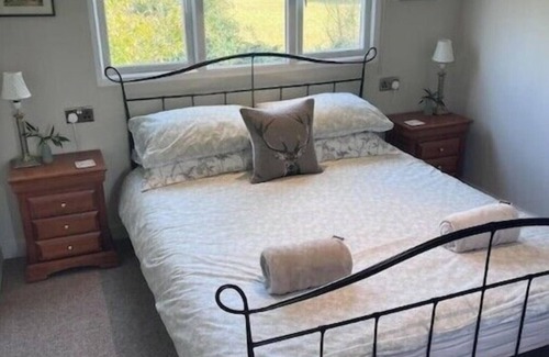 Goldhanger Cabin | Water view, Cosy Peaceful Countryside Getaway Lodge