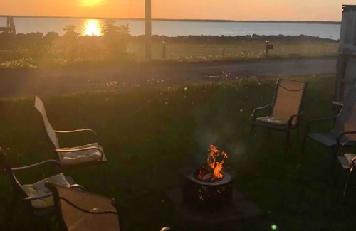 Petite-Riviere-de-l'Ile Cottage | Water view cottage with hot tub, beach access and fire pit
