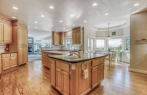Clinton House | Water-view estate with on-site entertainment & 3 kitchens - events welcome