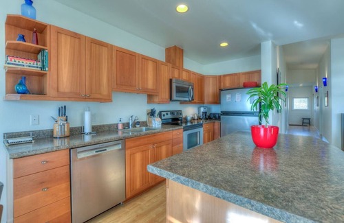 Eastsound Condo | Water View! Luxury Starboard Suite- walk to cafes, shops, galleries & beaches.