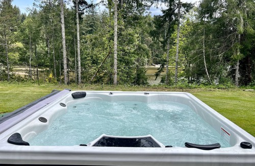 Burley House | Water View Modern Home on the Bay- Hot Tub + Scenic Views
