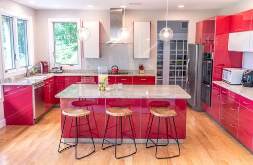 Jamestown Villa | Water View Modern Villa 8 minutes to Newport, Sleeps 8,Near Beaches! WiFi