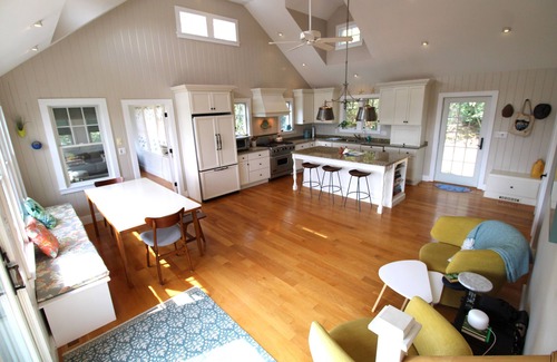 Indian Neck Heights House | Water View Retreat Close to Indian Neck Beach (2319)
