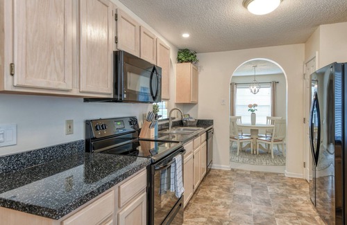 Deercreek House | Water View Retreat | spacious 3br w/lanai