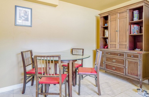 Lakeridge Apartment | Water-view retreat with deck, grill, paddleboards & bikes - dog-friendly
