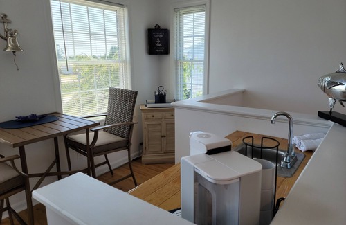 Snug Harbor House | Water View " THE PIPERS NEST " - minutes to the beach, located in Snug harbour !