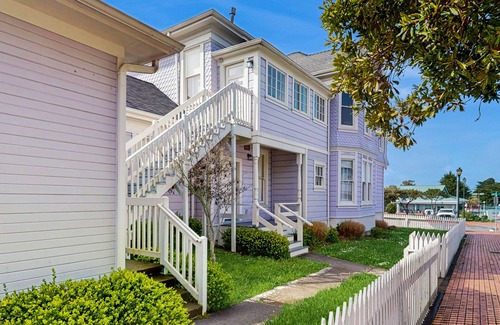 Old Town Eureka House | Water-view upstairs Victorian home near the bay - walk to the heart of town