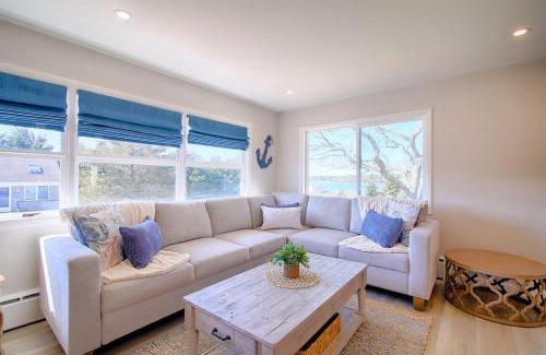 West Dennis House | Water Views Access to Grand Cove