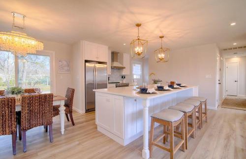 West Dennis House | Water Views Access to Grand Cove