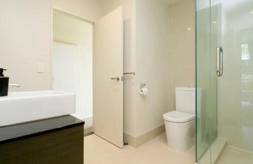 Taupo Apartment | Water Views Apartment With Pool and Lake Access