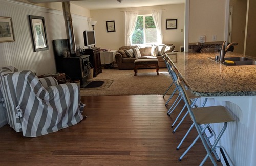 Lakebay House | Water, water, water! Pristine beach hideaway in South Sound
