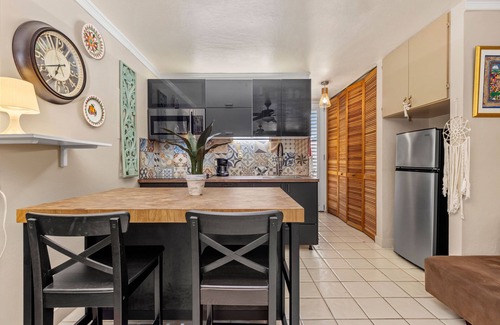 Vilomar Apartment | Waterbeach Luquillo, Battery Backup/1 minute Beach/Private Jacuzzi