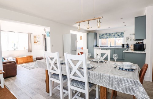 Mablethorpe and Sutton House | WATERBEACH, pet friendly, country holiday cottage in Sutton-On-Sea