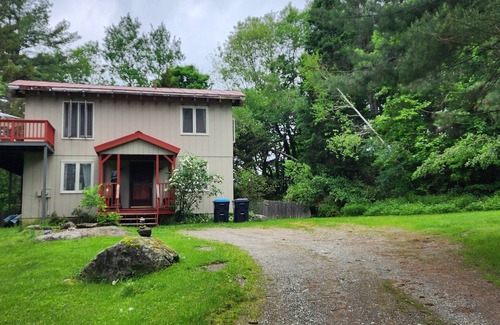 Waterbury Center Apartment | waterbury stowe studio with private entrance and outdoor hot tub