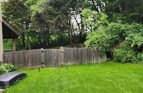 Waterbury Center Apartment | waterbury stowe studio with private entrance and outdoor hot tub
