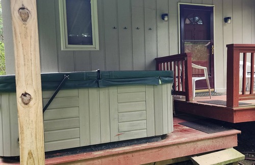Waterbury Center Apartment | waterbury stowe studio with private entrance and outdoor hot tub