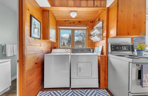 Dashwood Cottage | Watercolour Lakefront Cottage Grand Bend!