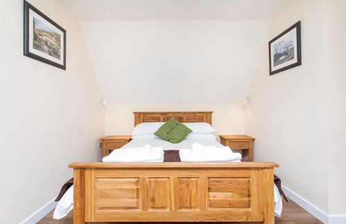 Ropley Cabin | Watercress Lodges & Campsite