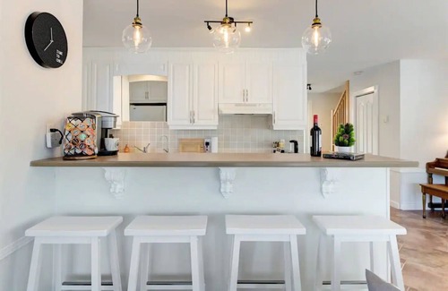 Saint-Andre-d'Argenteuil Ski Chalet | Waterfront cottage